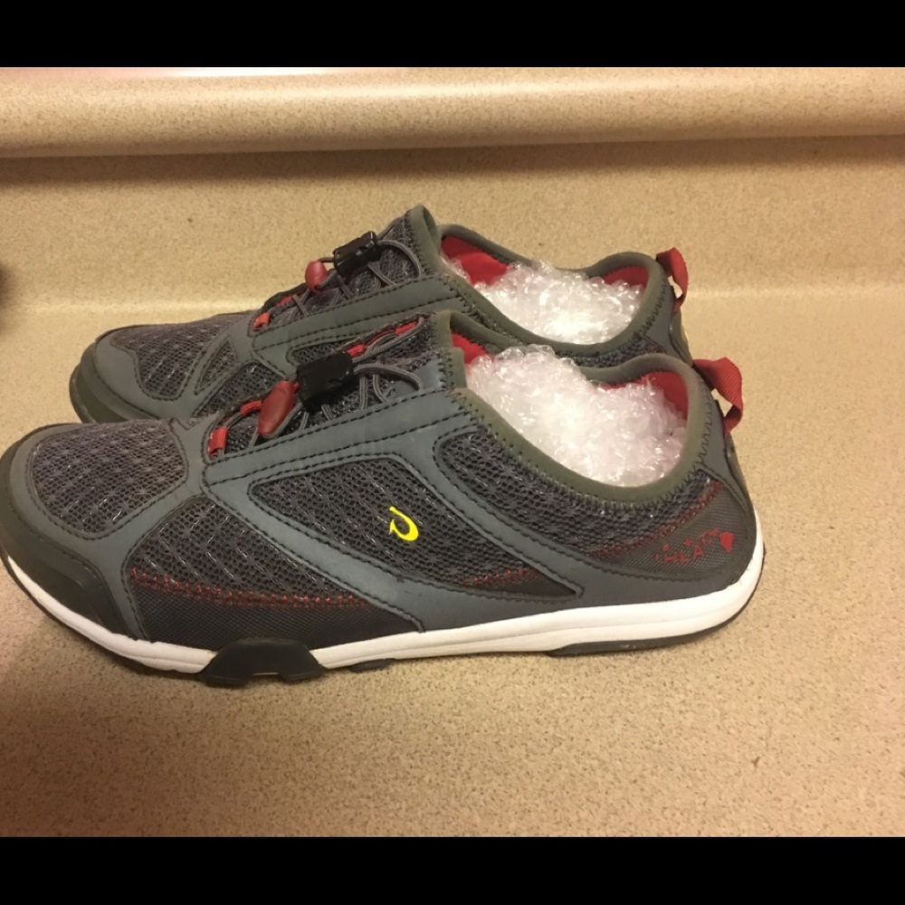 OluKai Eleu Trainer Womens 9 Dark Shadow/Deep Red